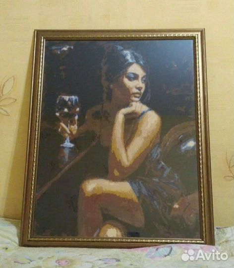 Картина вышитая крестиком. Девушка с бокалом