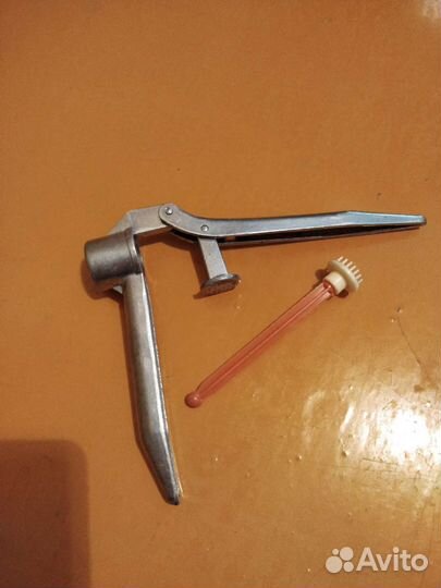 Формы для выпечки и чеснокодавилка СССР