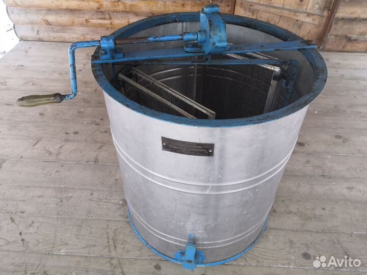 Медогонка 2х рамочная, б/у