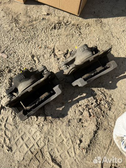 Передние тормозные суппорта Toyota camry vx70