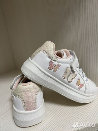 Кроссовки для девочки