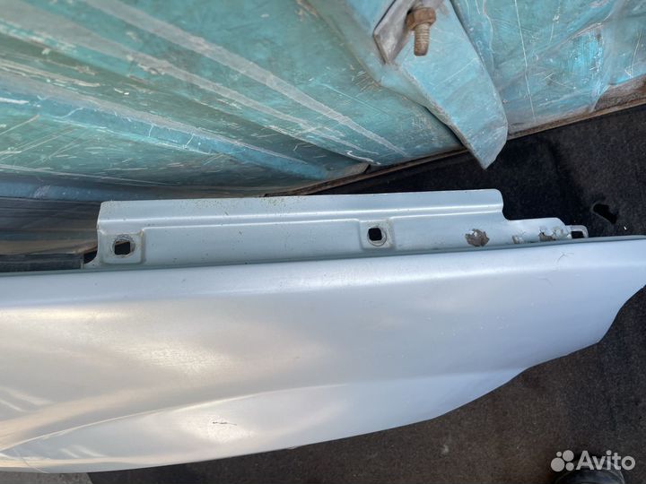 Переднее правое крыло на рено логан