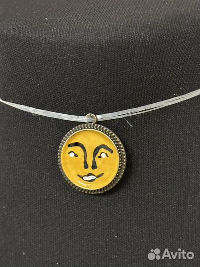Кулон с рожицей y2k