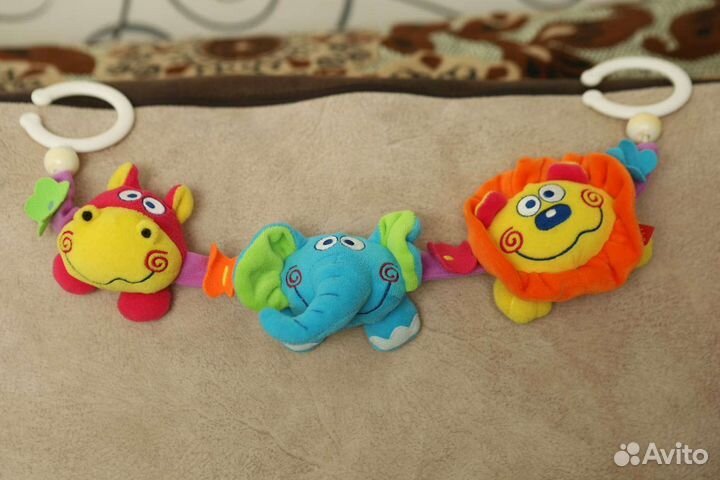 Коврик и игрушки