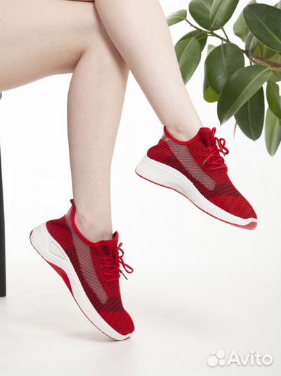 Кроссовки женские 39 размер новые