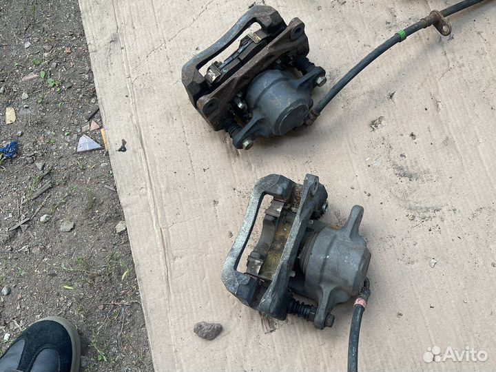 Суппорта задние правый и левый на Subaru tribeca