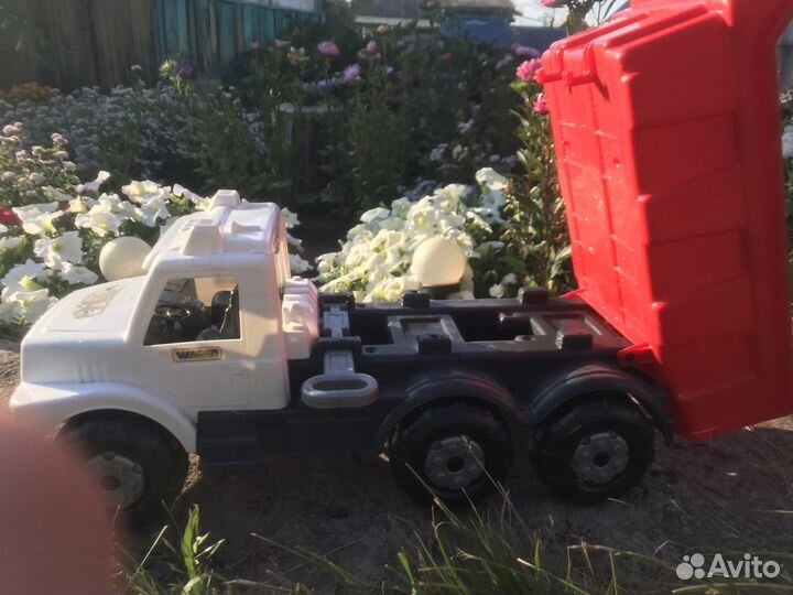 Машинка игрушка