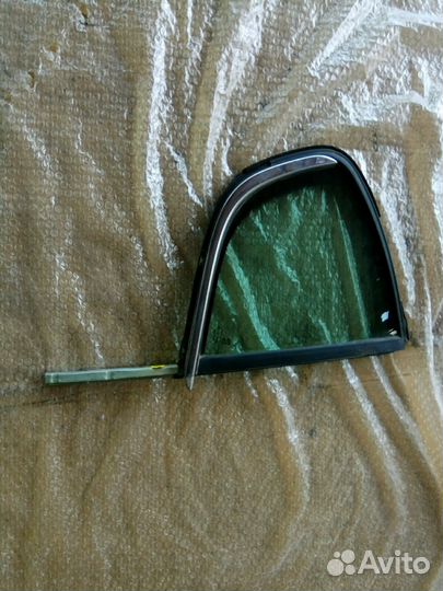 Стекло правое заднее Пежо 408