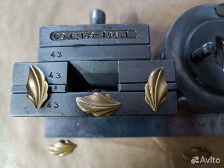 Ювелирное оборудование. Штамп детали брошь