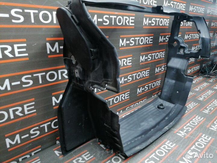 Диффузор радиатора Bmw 5-Series E60 N62B44A 2004