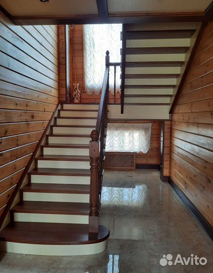 Лестница из дерева в дом