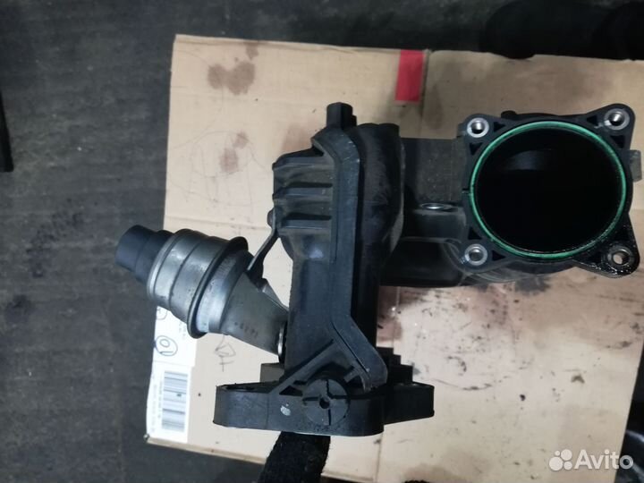 Коллектор впускной Chevrolet Captiva 2.2 Z22D1