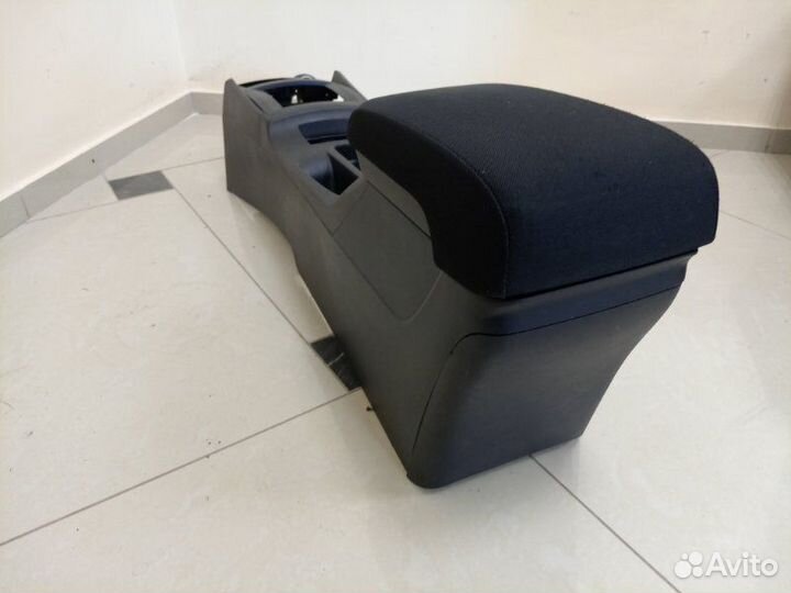 Подлокотник Mitsubishi Lancer CY 4B10 2008