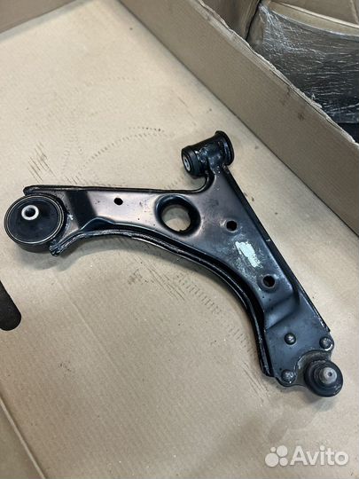 Рычаг правый Opel Corsa D