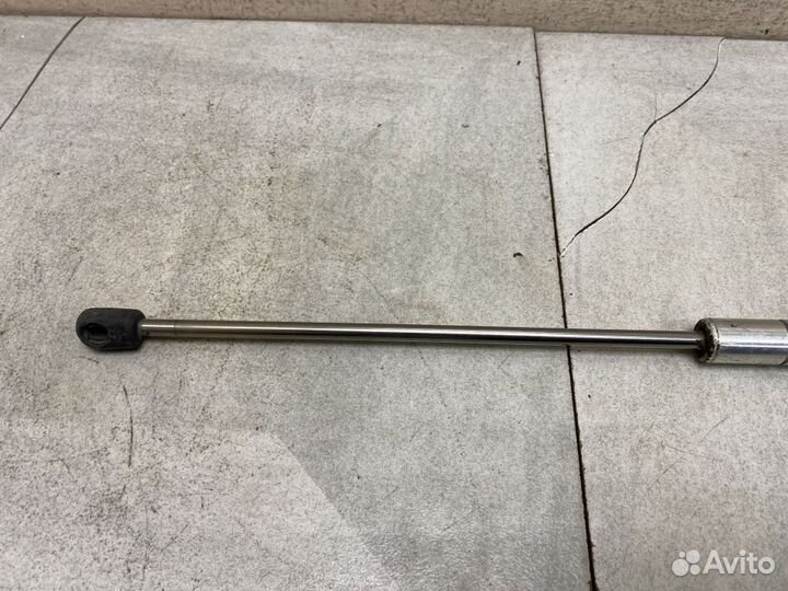 Амортизатор крышки багажника