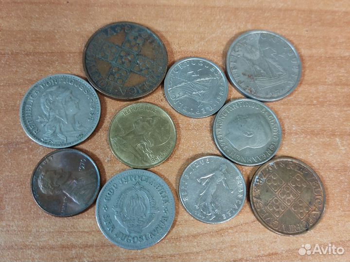 10 разных монет
