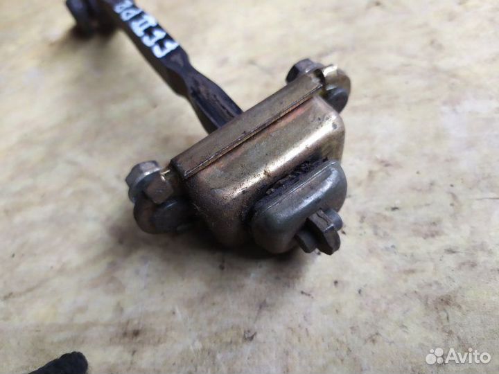 Ограничитель двери передний Ford Focus 1 1998-2005