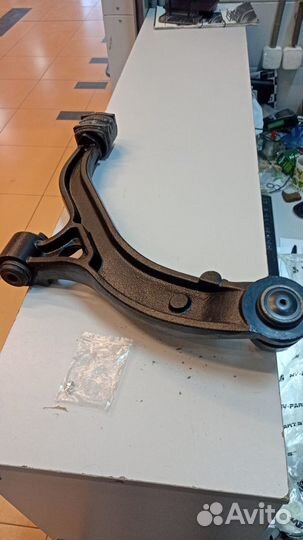 Рычаг передний нижний правый caravan mvarmc06