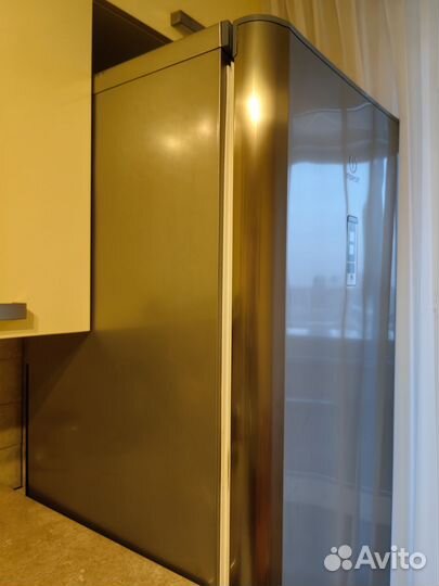 Холодильник indesit