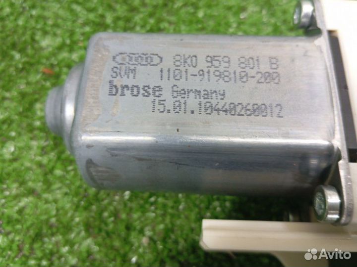 Моторчик стеклоочистителя передний левый Porsche