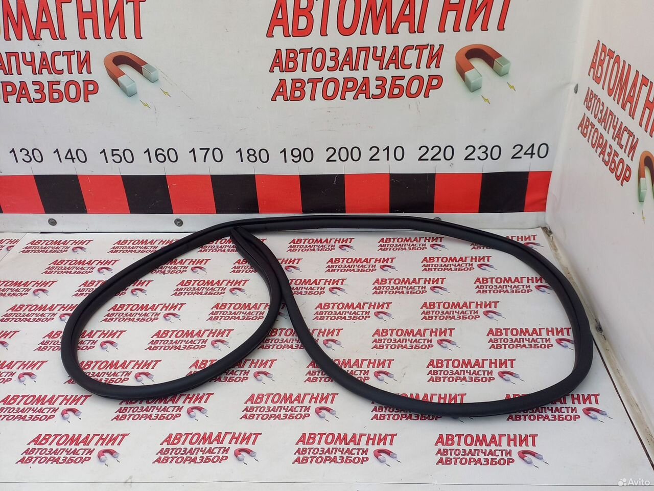 Уплотнитель двери задней левой Тойота Рав 4 ха50