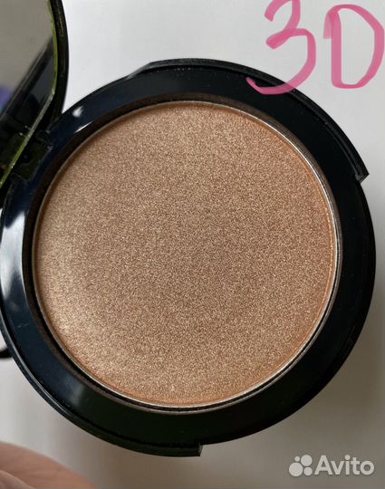 Пудра Chanel с эффектом хайлайтера