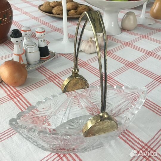 Продам хрустальную вазу