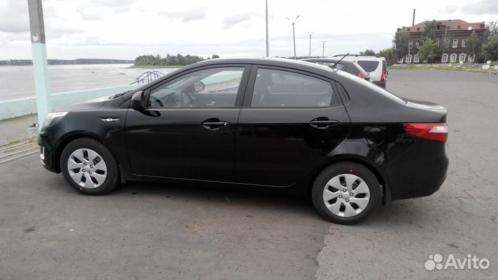 Бампер задний Kia Rio 3 в цвет черный MZH