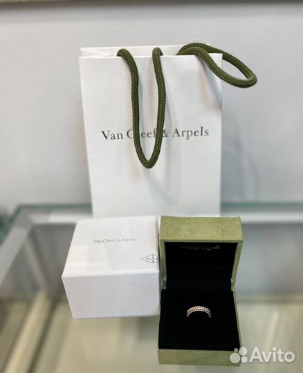 Кольцо Van Cleef & Arpels Perlee