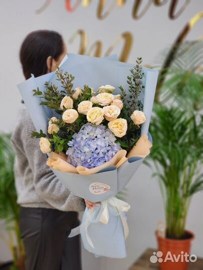 Сборный букет с гортензией