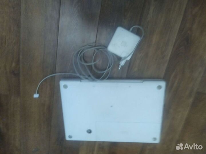 Ушатанный Apple MacBook