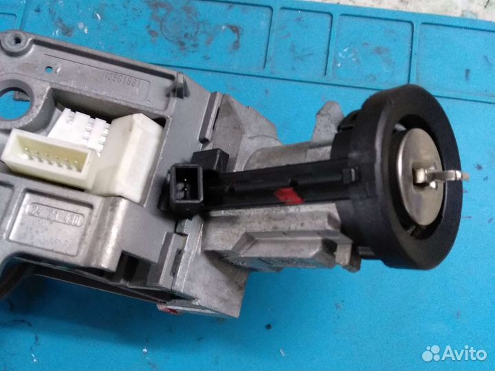 Замок зажигания Опель Астра Н