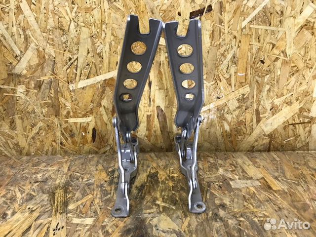 Петля капота передняя Skoda Octavia A5 лифтбек 1