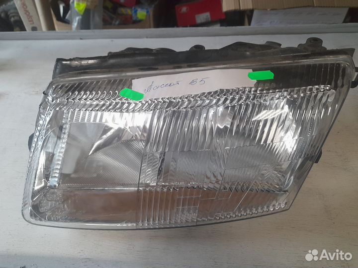 Фара левая VW Passat B5