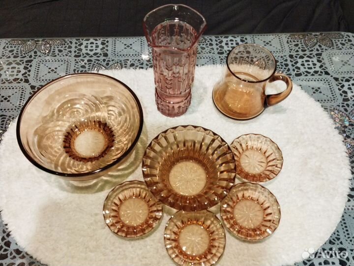 Посуда из розалинового стекла