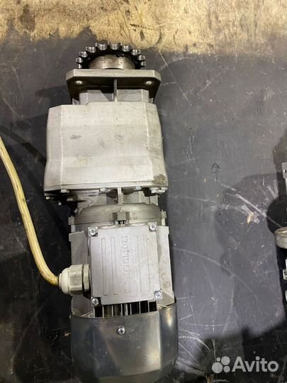 Электродвигатель с редуктором