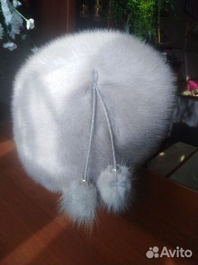 Женская шапка из светлой норки