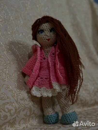 Вязаная кукла ручной работы