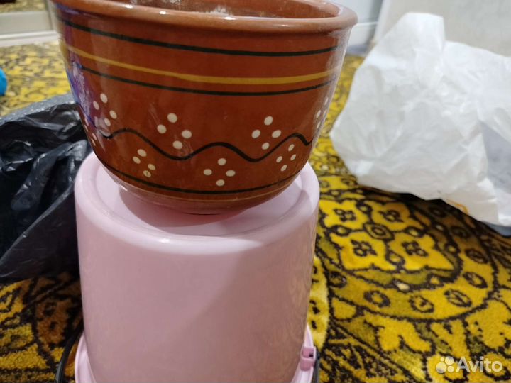 Глиняный горшок для цветов