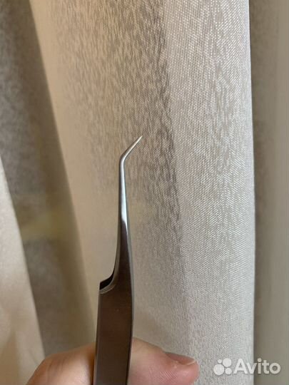 Пинцет для наращивания ресниц изогнутый