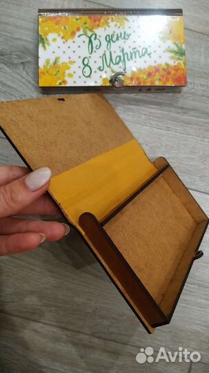 Деревянная шкатулка для подарка на 8 Марта