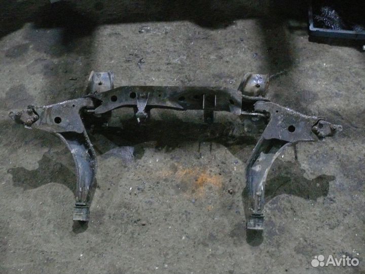 Моторная балка Nissan Largo 1999 г 2,4 л -в сборе