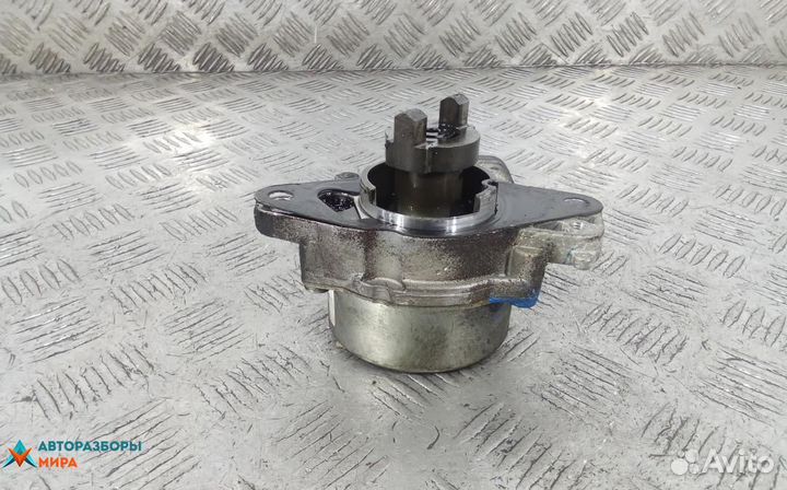 Насос вакуумный Opel Astra J рест. 2013