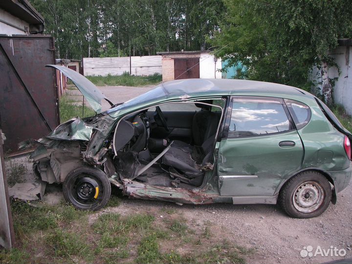Daihatsu Storia 1.0 AT, 1998, битый, 168 000 км