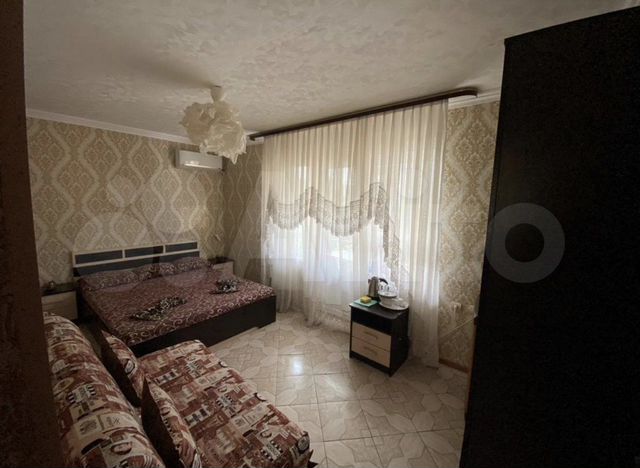 Комната 12 м² в 8-к., 1/3 эт.