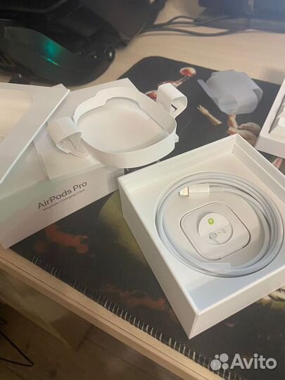 AirPods Pro оригинальные + чехлы