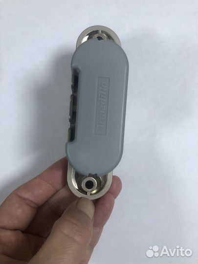 Скрытые дверные петли