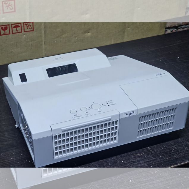Проектор Hitachi CP-AX3505 ультракороткофокусный