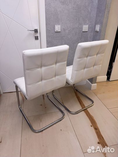 Комплект кухонных стульев