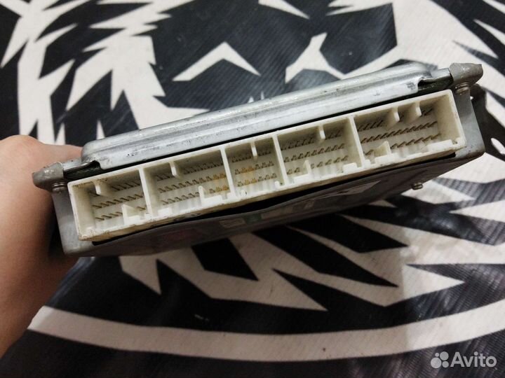 Блок управления двигателем Subaru 22611AG573